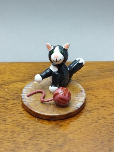 Hubrig katze mit wollknäul - mit,