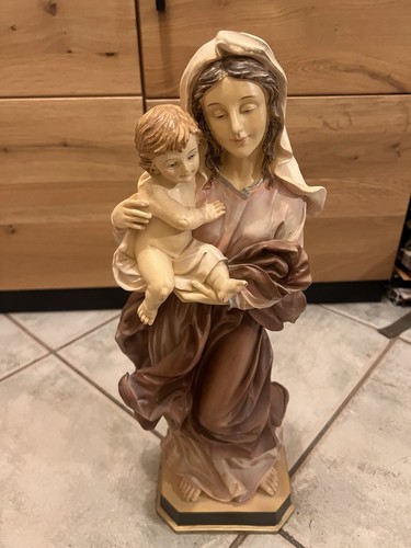 Statue - ,