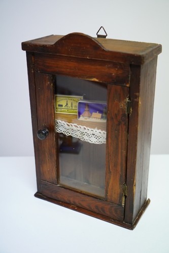 Alte holzvitrine mit - alte,