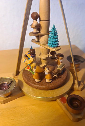 Kleine weihnachtspyramide aus - kleine,